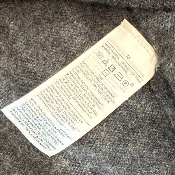 Banana Republic Cashmere Medium Men’s Charcoal Gray Sweater - Picture 3 of 9